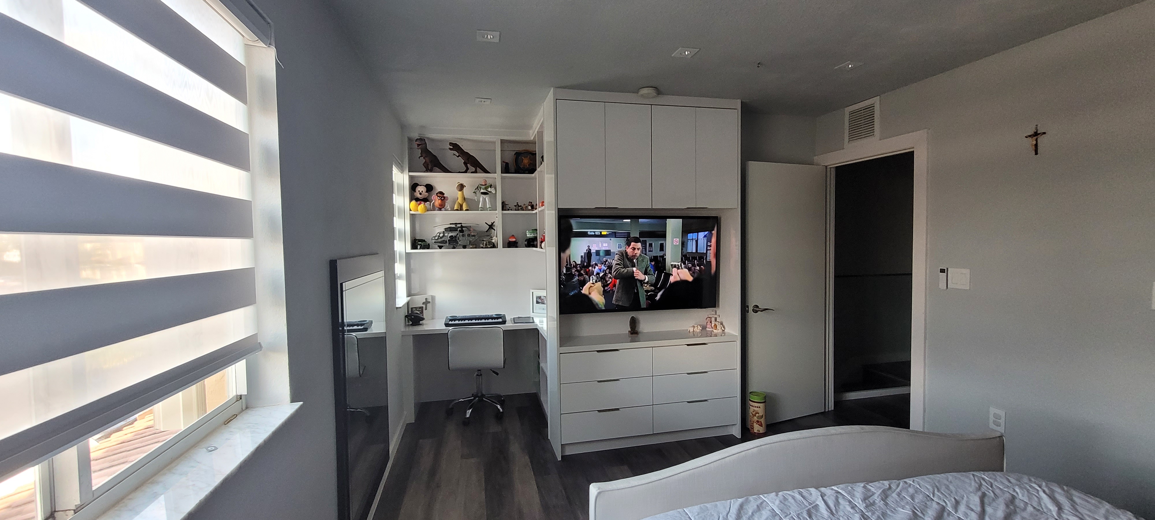 This is an alternative image description. It will generate auto caption.